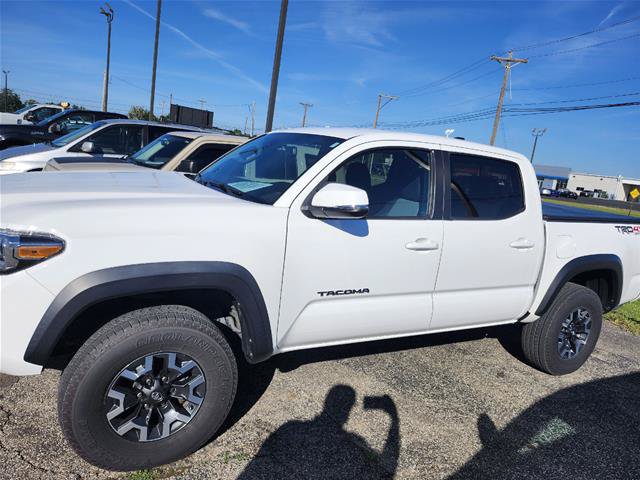 Used 2022 Toyota Tacoma TRD Off-Road w/ Technology Package AWD/4WD image 2