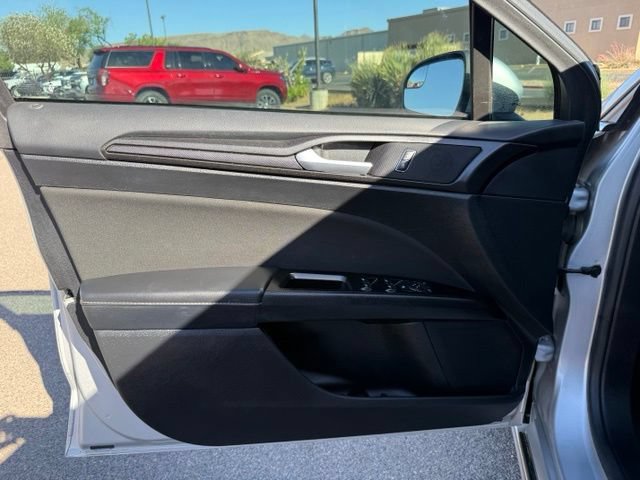 Certified 2018 Ford Fusion SE w/ Equipment Group 201A FWD image 11