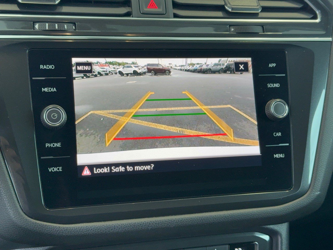 Used 2018 Volkswagen Tiguan SE FWD image 24