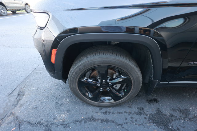 Used 2023 Jeep Grand Cherokee Altitude AWD/4WD image 9