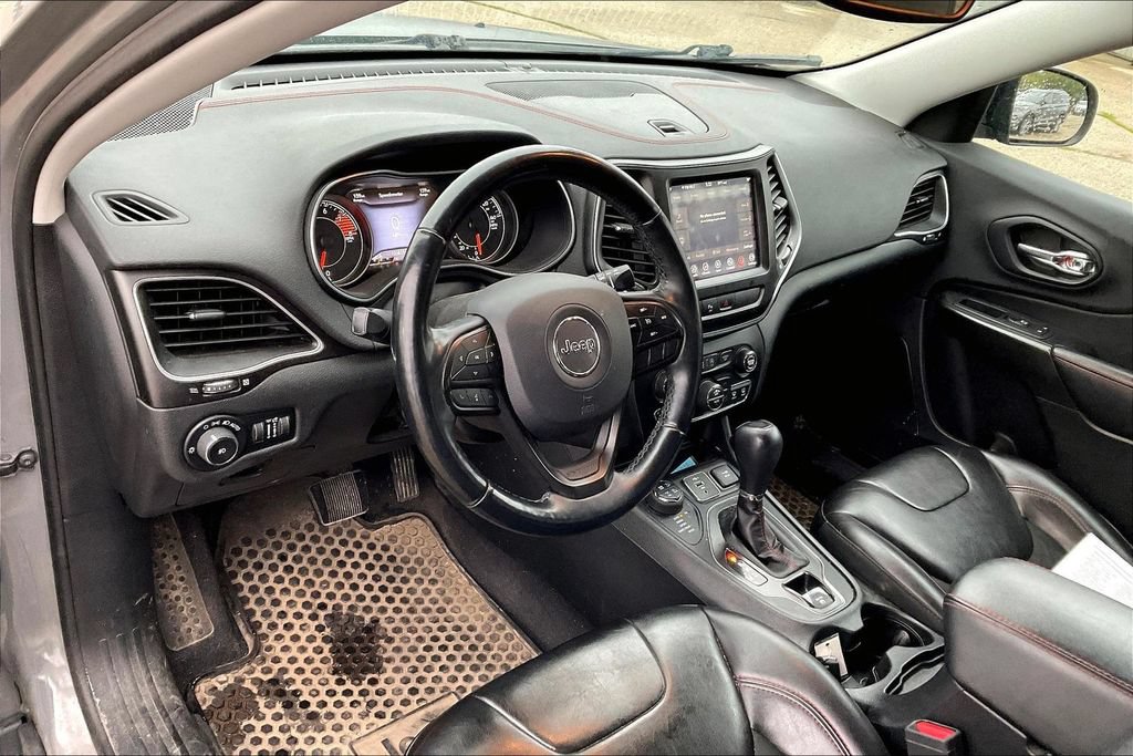 Used 2019 Jeep Cherokee Trailhawk w/ Cold Weather Group AWD/4WD image 7