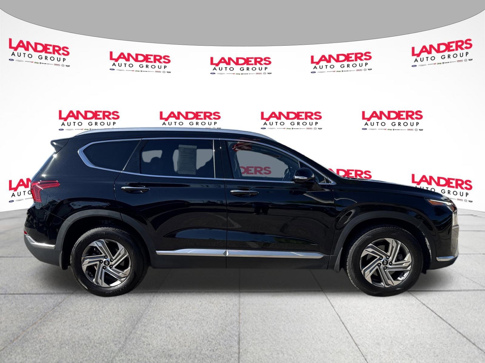 Used 2022 Hyundai Santa Fe SEL w/ Convenience + Premium Package FWD image 2
