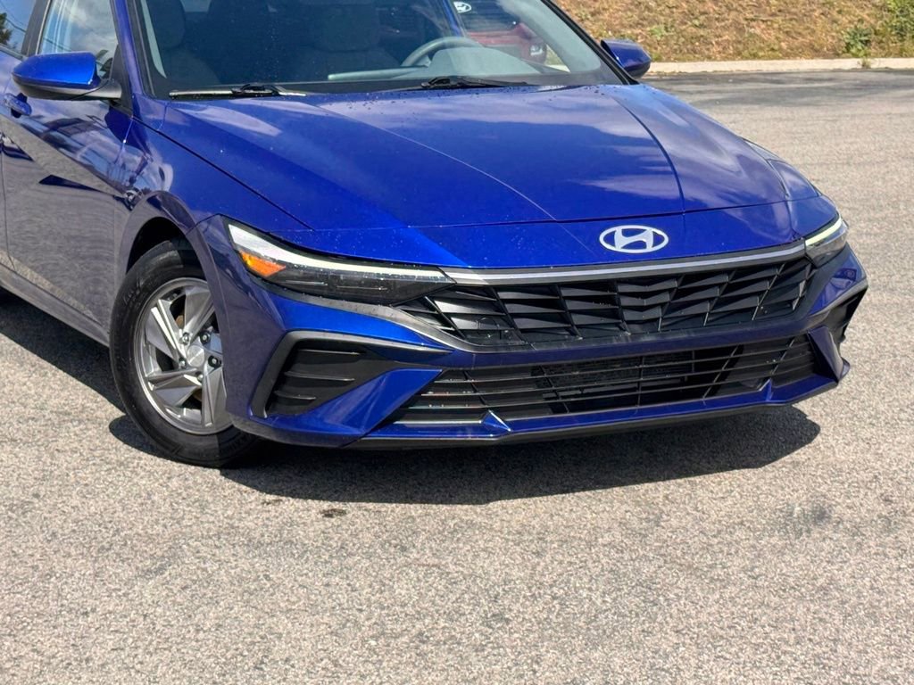 Used 2024 Hyundai Elantra SE FWD image 3