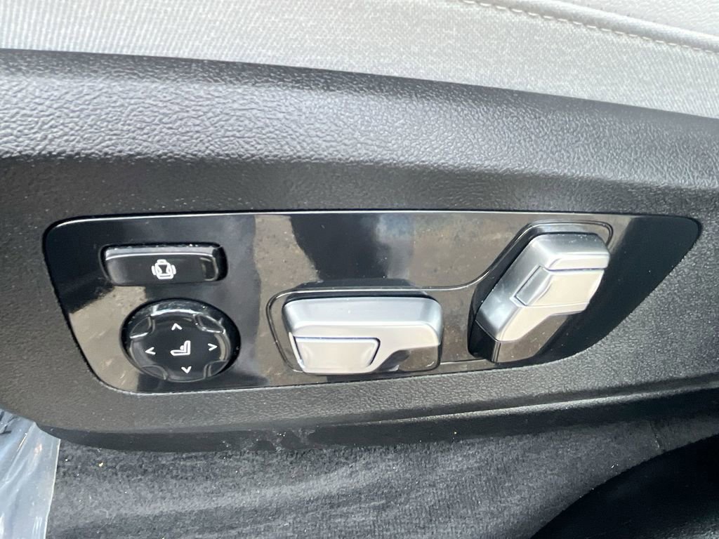 Used 2025 BMW X5 xDrive40i w/ Climate Comfort Package image 13