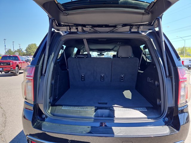 Used 2022 Chevrolet Suburban Z71 w/ Luxury Package AWD/4WD image 12