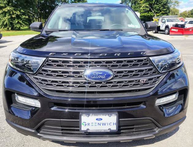 Certified 2021 Ford Explorer XLT w/ Equipment Group 202A AWD/4WD image 2