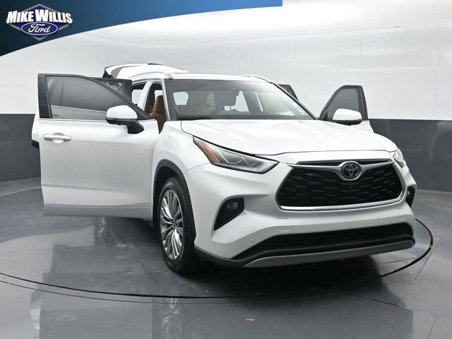 Used 2023 Toyota Highlander Platinum FWD image 8