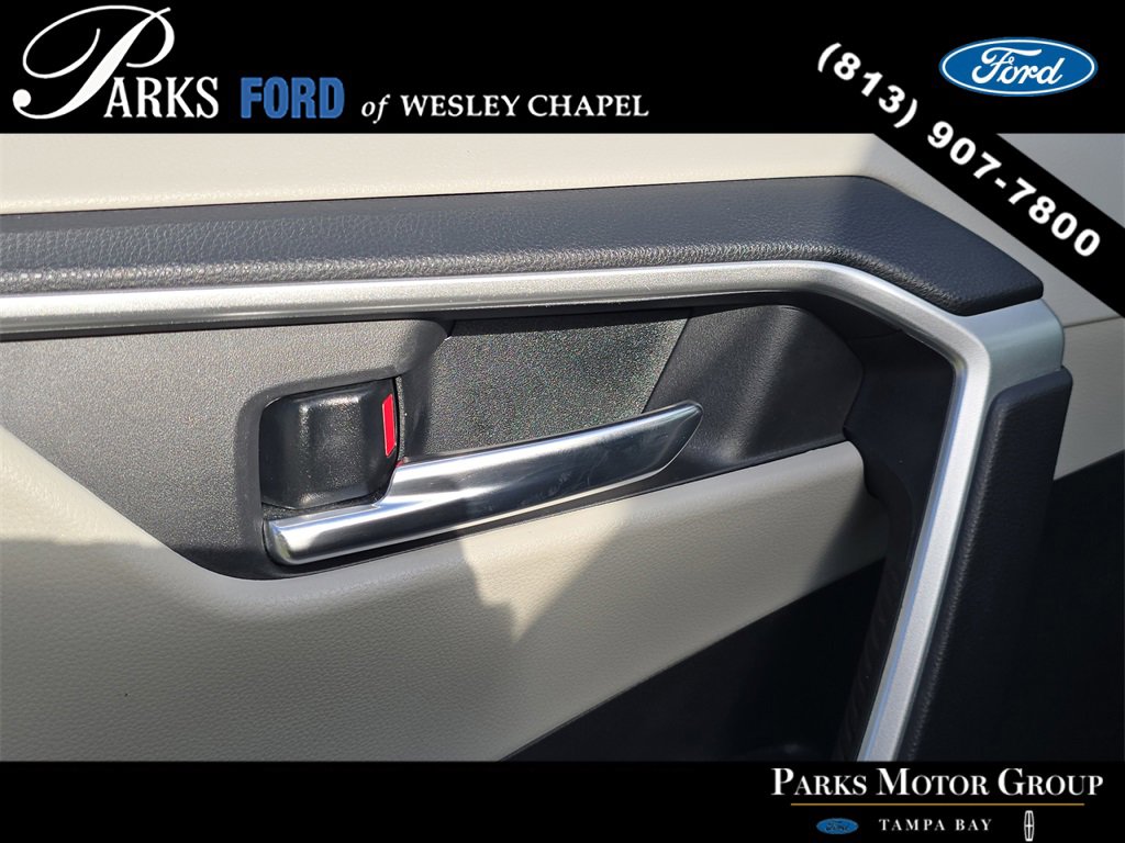 Used 2020 Toyota RAV4 XLE Premium image 17