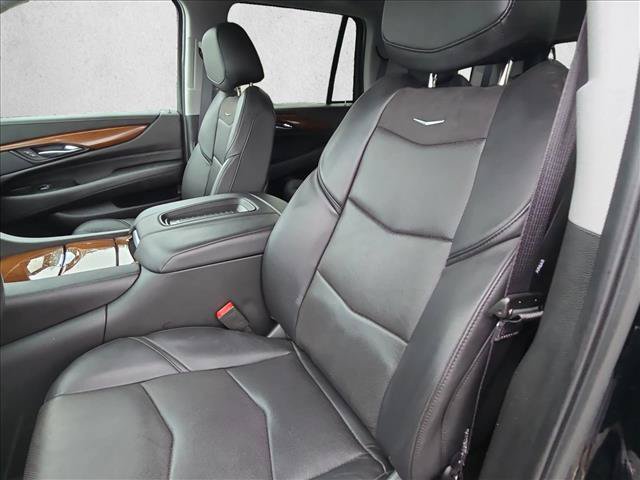Used 2020 Cadillac Escalade Premium Luxury w/ Escalade Sport Edition AWD/4WD image 17