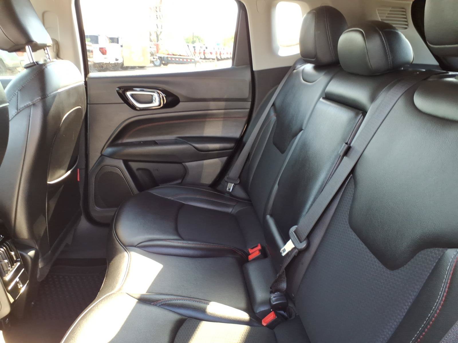 Used 2022 Jeep Compass Trailhawk w/ Trailhawk Convenience Group AWD/4WD image 14