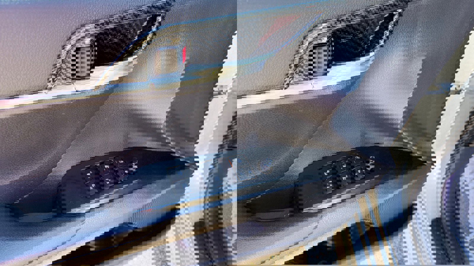 Used 2020 Toyota Camry SE FWD image 25