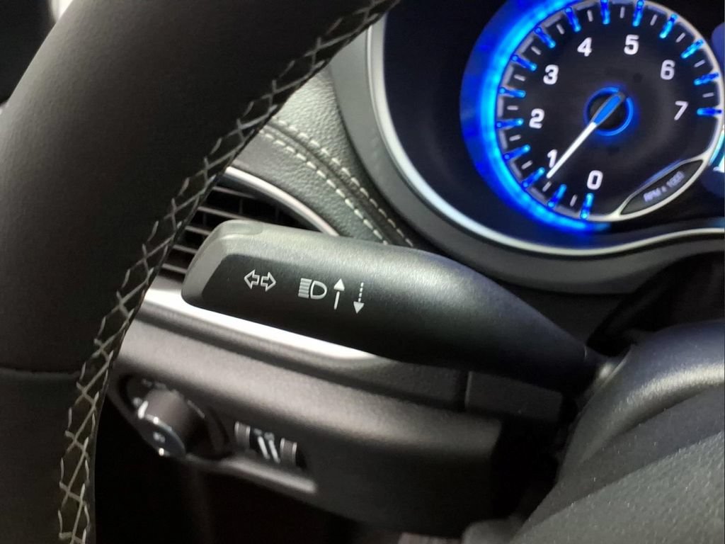 Used 2025 Chrysler Pacifica Limited FWD image 21