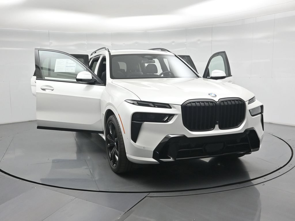 Used 2025 BMW X7 xDrive40i w/ M Sport Package AWD/4WD image 33