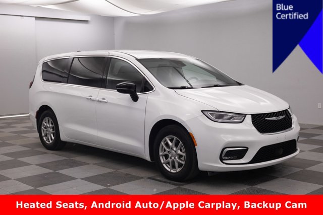 Used 2025 Chrysler Pacifica Select