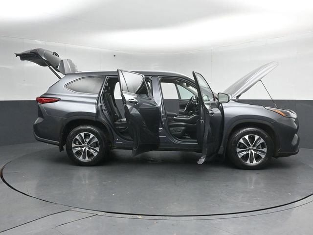 Used 2021 Toyota Highlander XLE image 61
