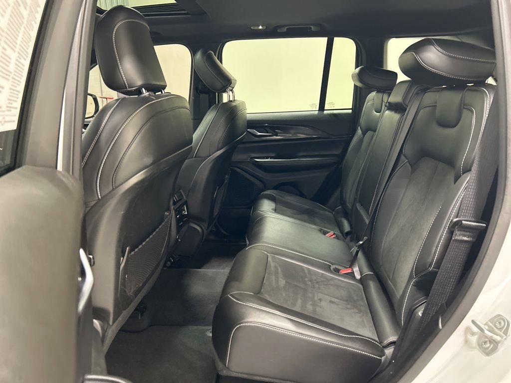 Used 2023 Jeep Grand Cherokee Altitude AWD/4WD image 26