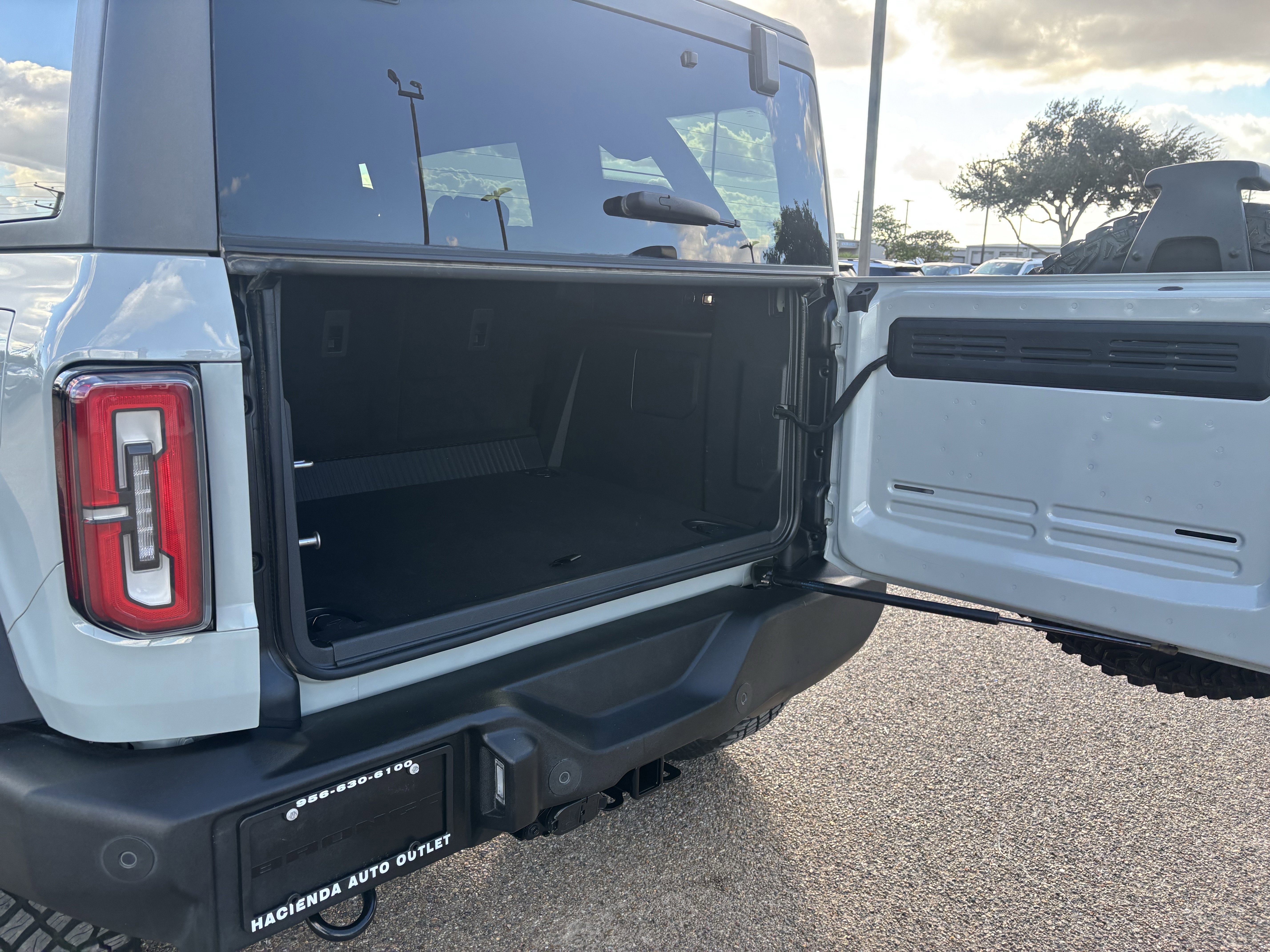 Certified 2024 Ford Bronco Wildtrak image 18