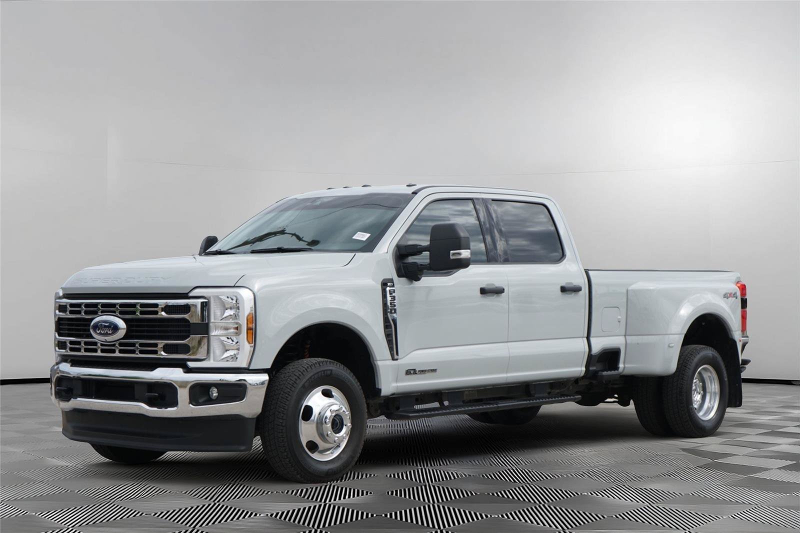 Certified 2025 Ford F350 XLT w/ 360-Degree Camera Package AWD/4WD image 8