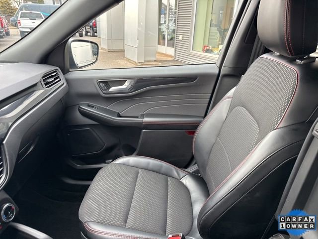 Certified 2025 Ford Escape ST-Line Select AWD/4WD image 29