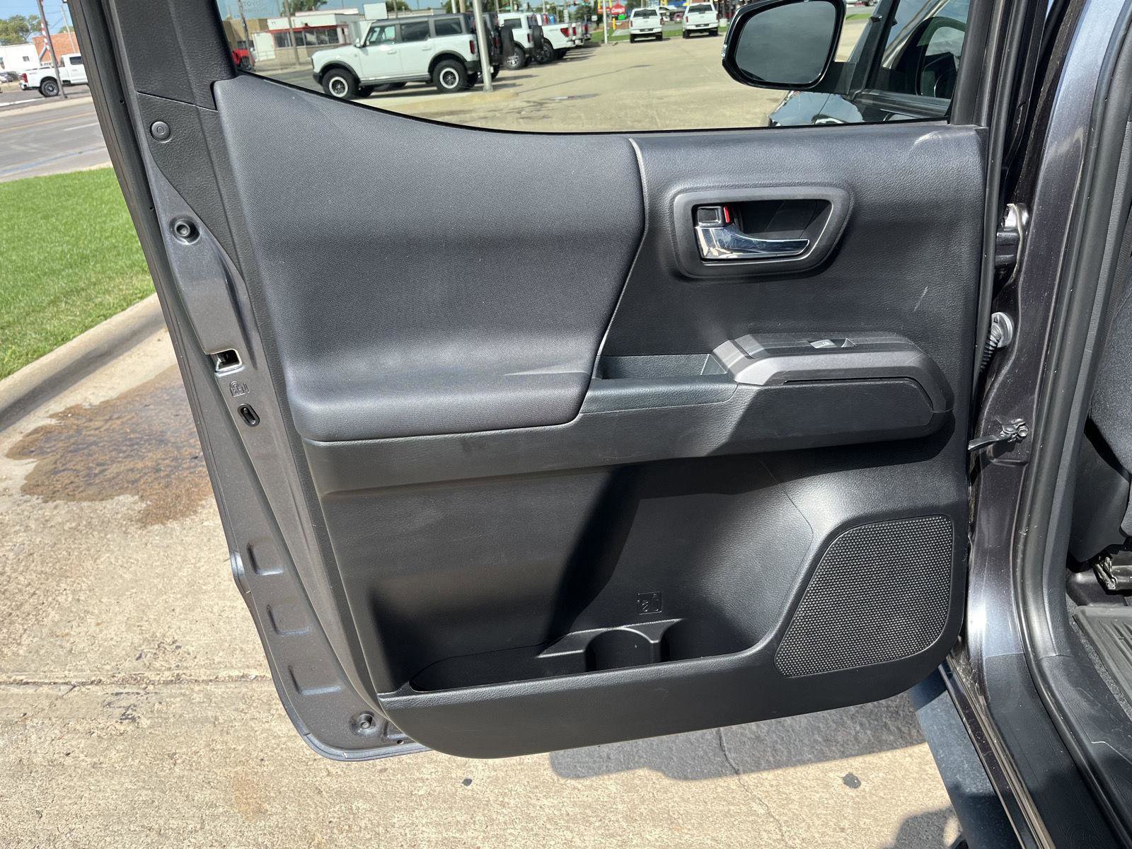 Used 2021 Toyota Tacoma TRD Off-Road image 11