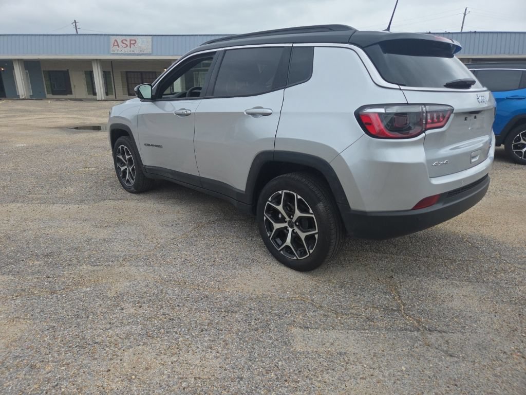 Used 2026 Jeep Compass Limited AWD/4WD image 10