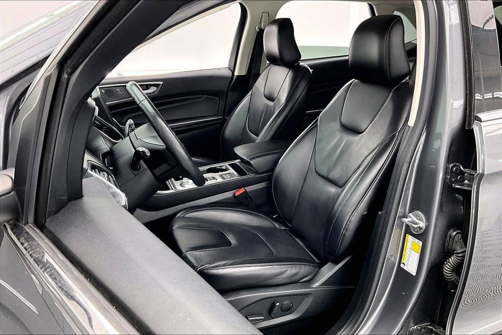 Certified 2022 Ford Edge Titanium AWD/4WD image 25