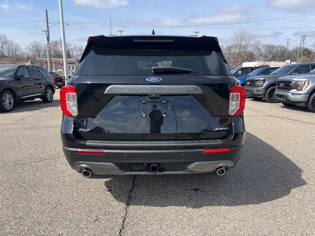Certified 2022 Ford Explorer XLT w/ Equipment Group 202A image 3