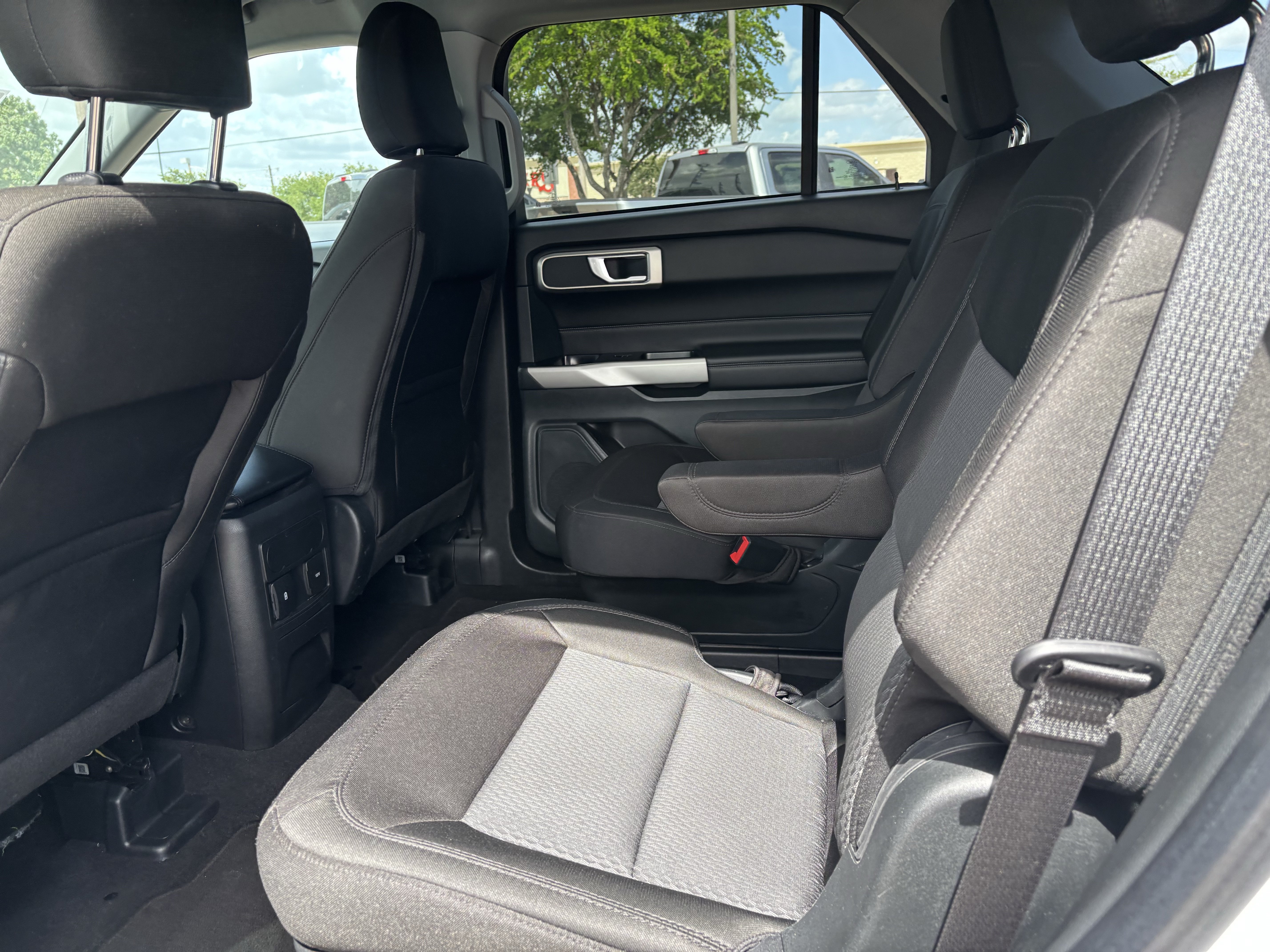 Certified 2023 Ford Explorer XLT RWD image 16