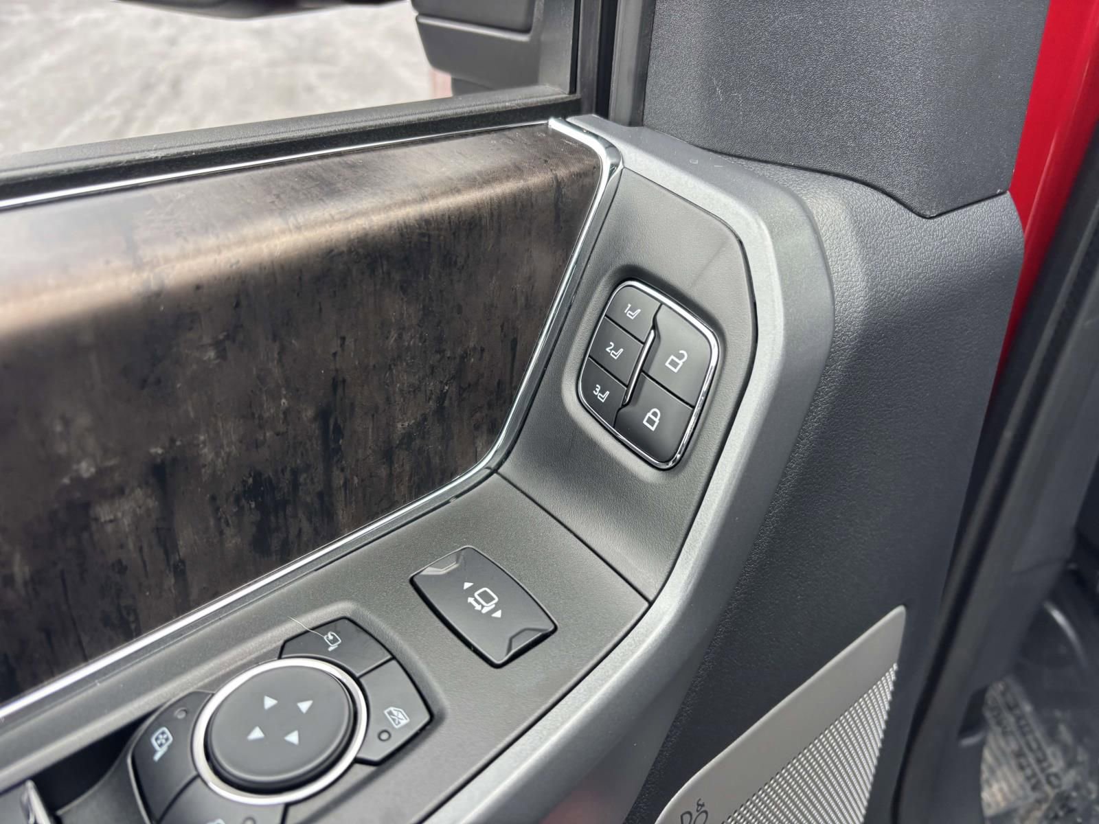 Certified 2024 Ford F250 Lariat w/ Lariat Ultimate Package image 15