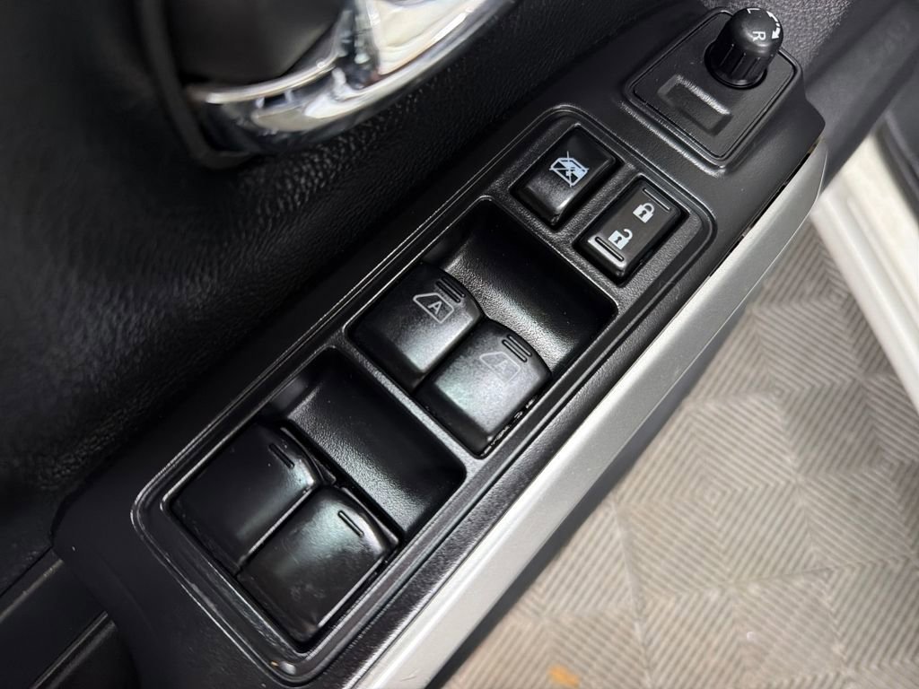 Used 2022 Nissan Titan SV image 17