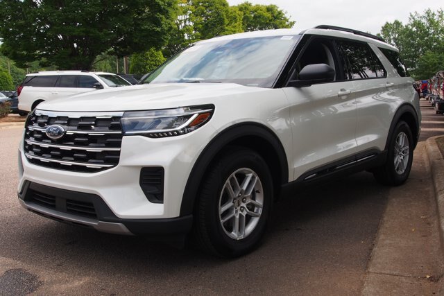 Certified 2026 Ford Explorer Active RWD image 3