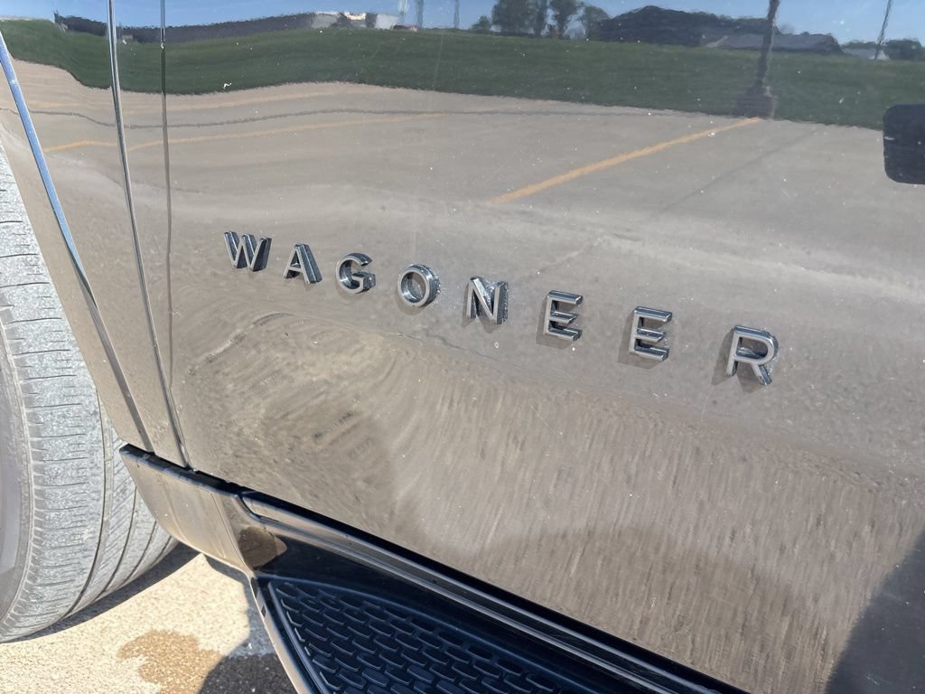 Used 2022 Jeep Wagoneer Series II AWD/4WD image 8