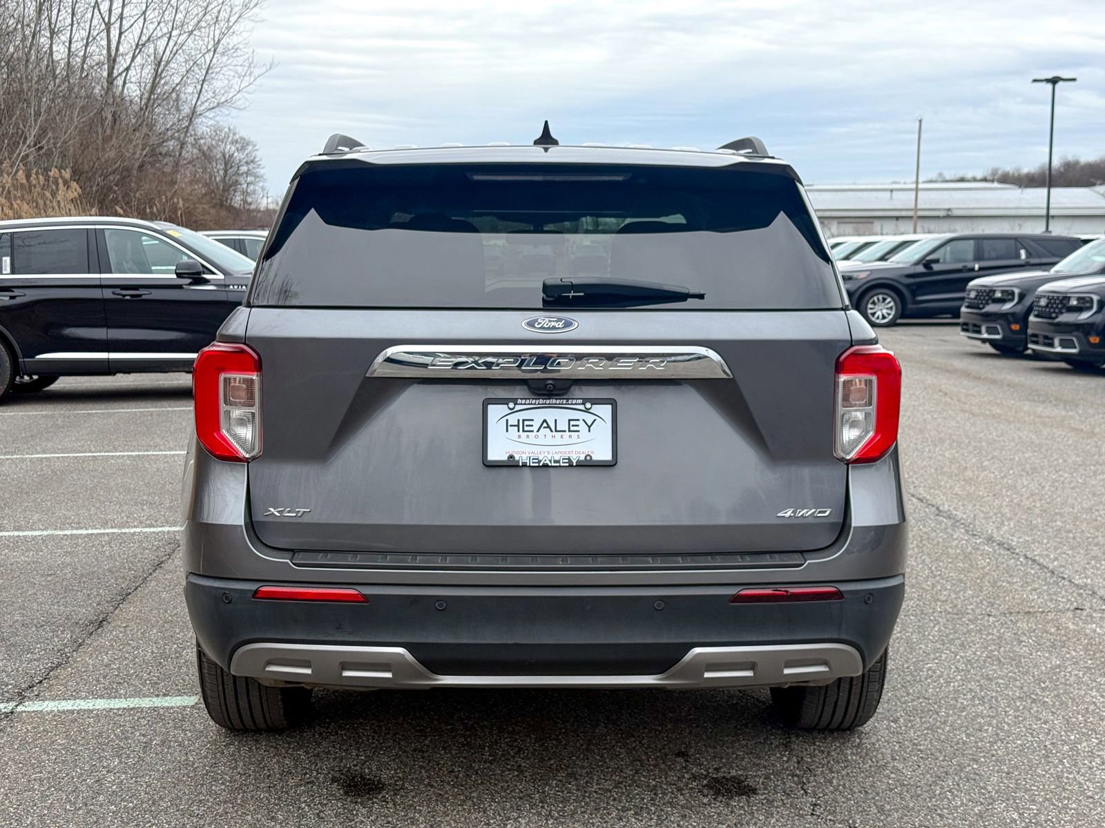 Certified 2022 Ford Explorer XLT w/ Equipment Group 202A image 3