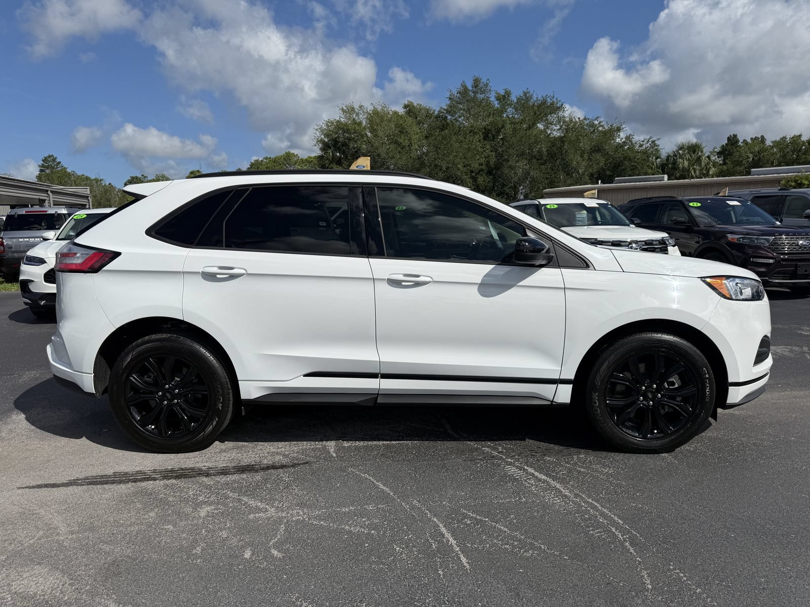 Certified 2024 Ford Edge SE w/ Black Appearance Package AWD/4WD image 3