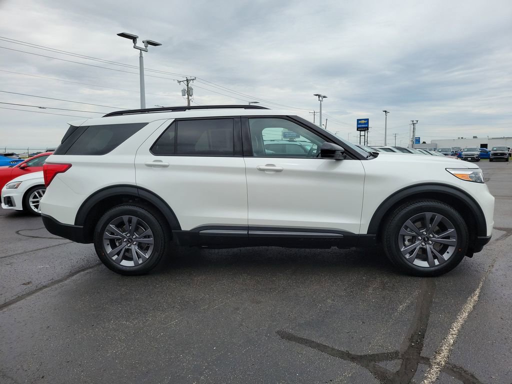 Certified 2023 Ford Explorer XLT w/ Equipment Group 202A AWD/4WD image 2