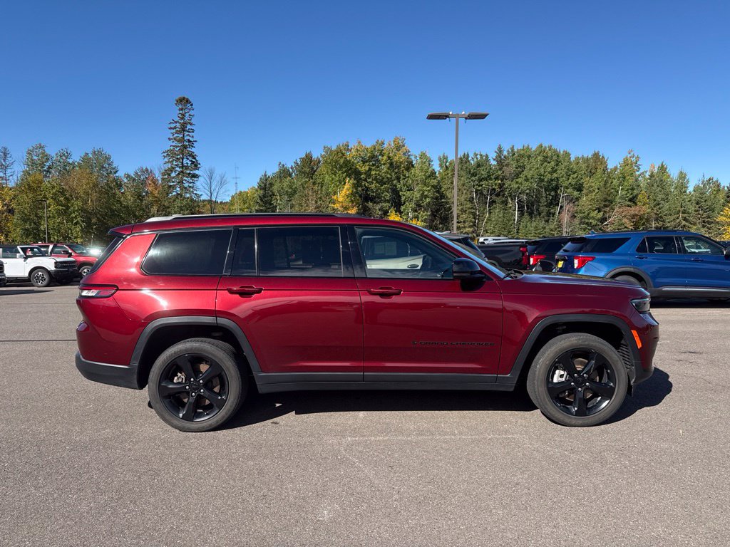 Used 2023 Jeep Grand Cherokee L Laredo AWD/4WD image 5
