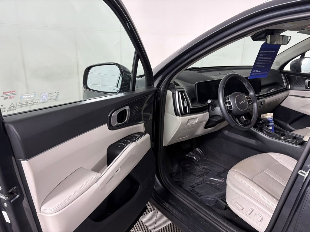 Used 2025 Kia Sorento S AWD/4WD image 11
