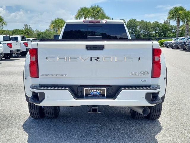 Used 2022 Chevrolet Silverado 3500 High Country w/ Technology Package AWD/4WD image 6