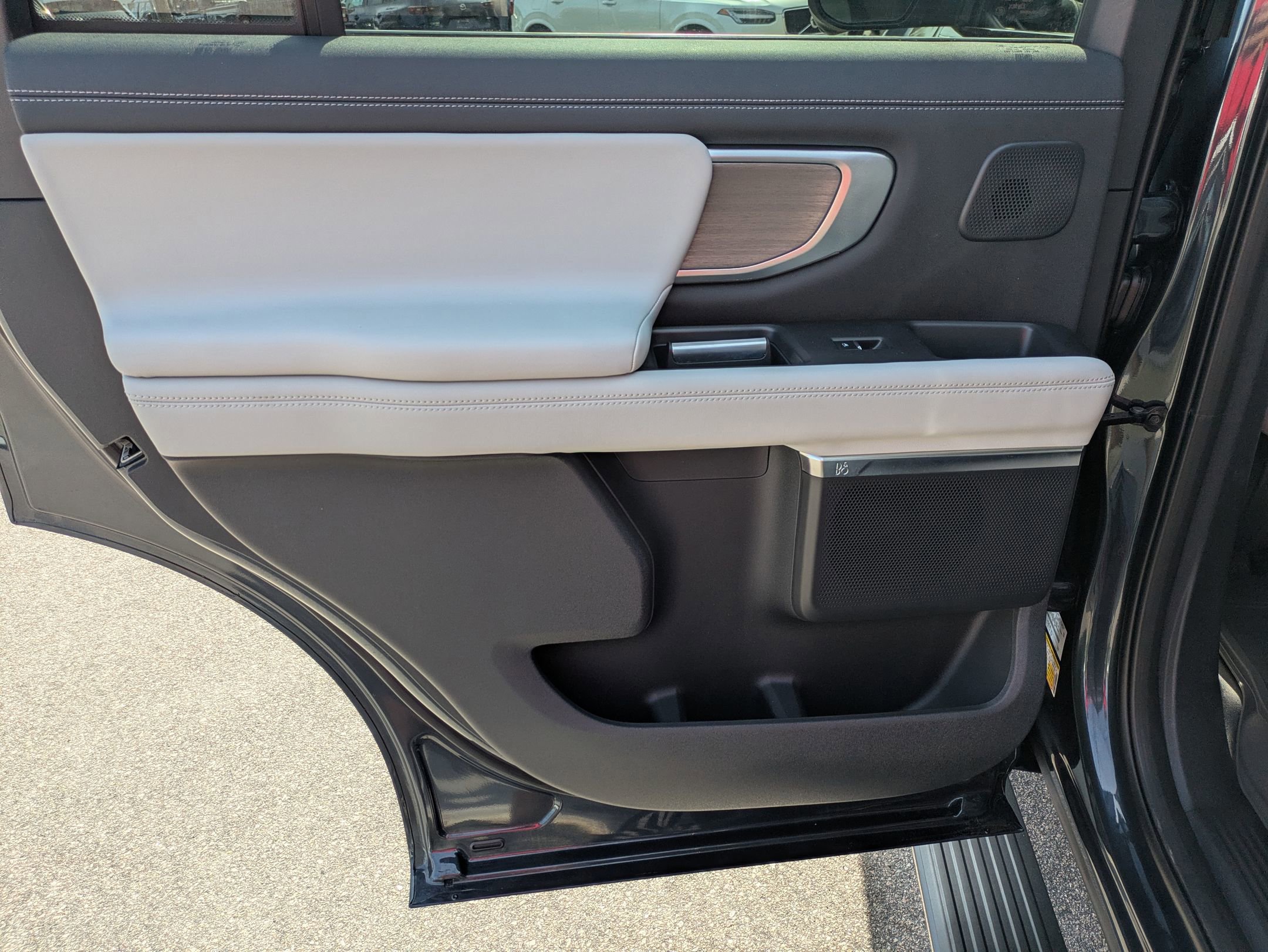 Certified 2025 Ford Expedition Platinum w/ Driver's Package image 34