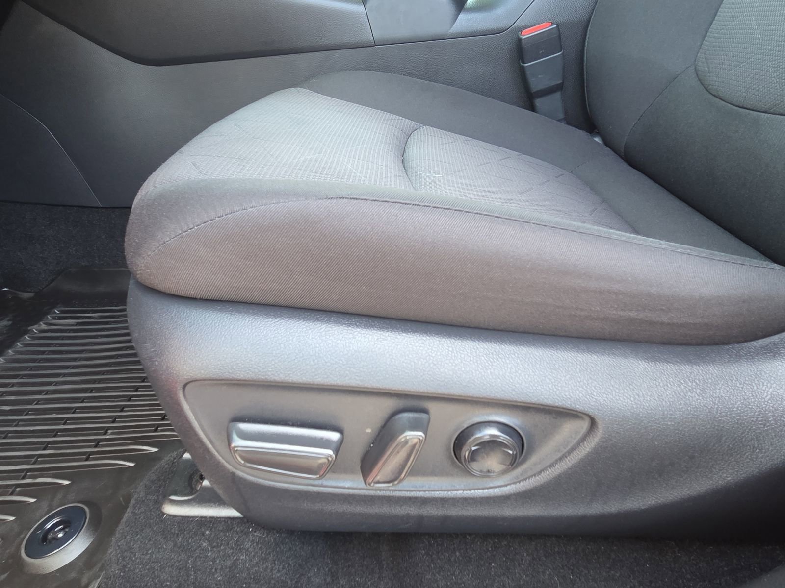 Used 2024 Toyota RAV4 XLE w/ Convenience Package AWD/4WD image 19