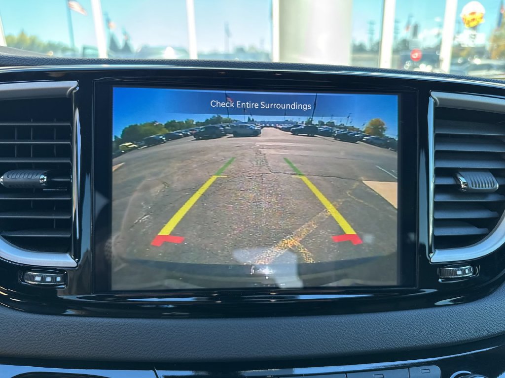Used 2025 Chrysler Pacifica Select FWD image 16