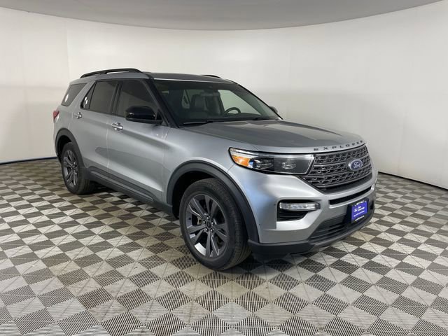 Certified 2022 Ford Explorer XLT w/ Equipment Group 202A image 5