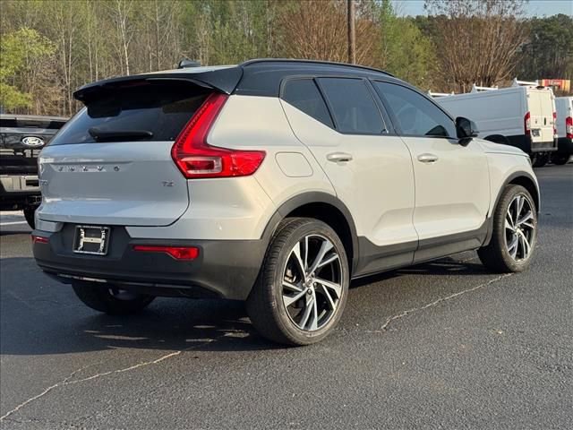 Used 2022 Volvo XC40 T4 R-Design w/ Protection Package Premier FWD image 4