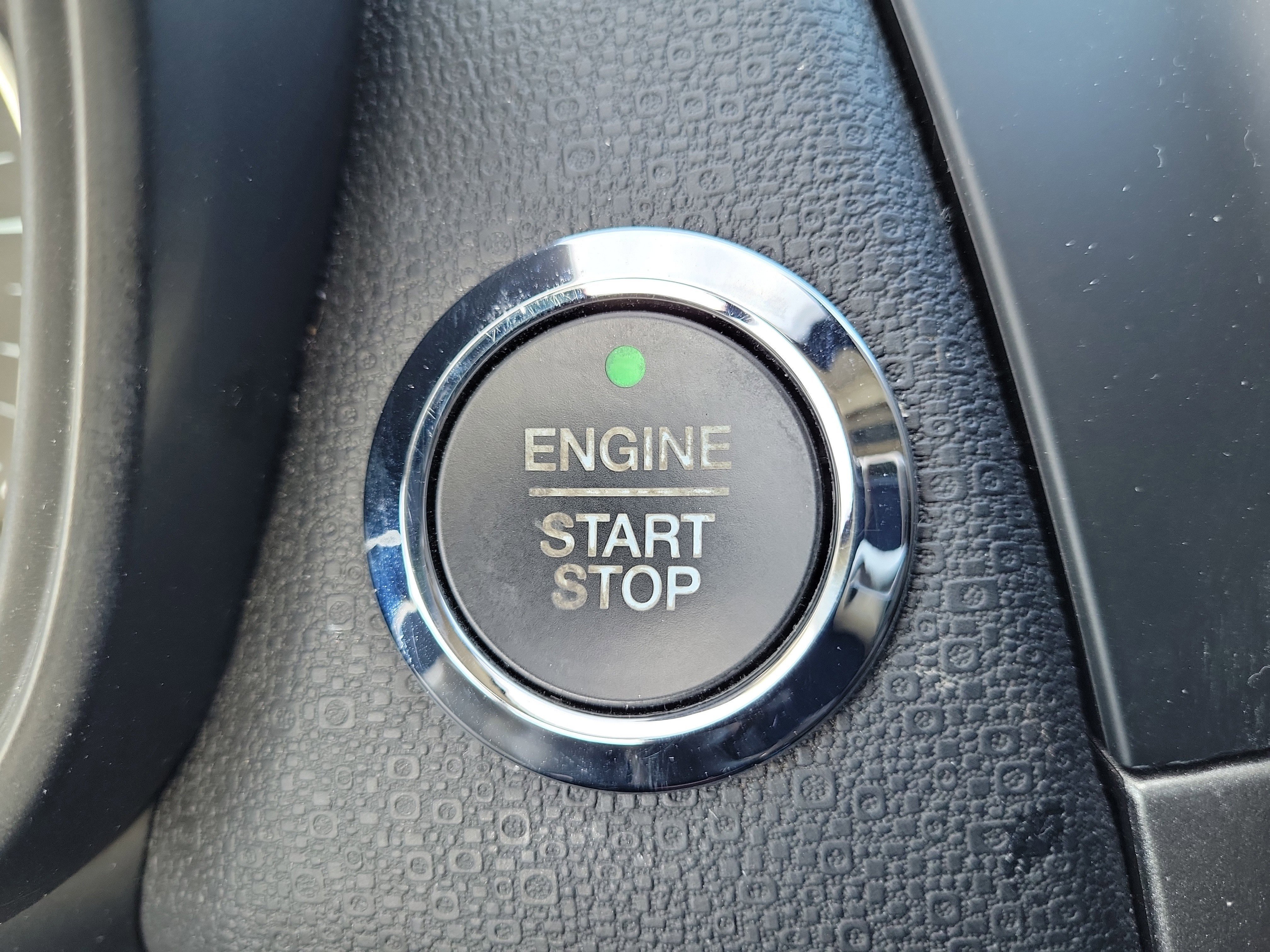 Certified 2020 Ford EcoSport SES w/ SES Black Appearance Package image 30