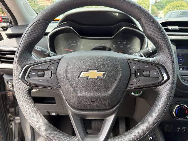 Used 2023 Chevrolet TrailBlazer LT FWD image 13