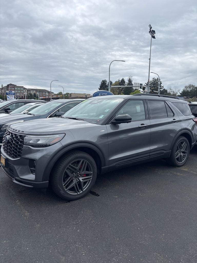 Certified 2026 Ford Explorer ST-Line w/ ST-Line Street Pack AWD/4WD image 2