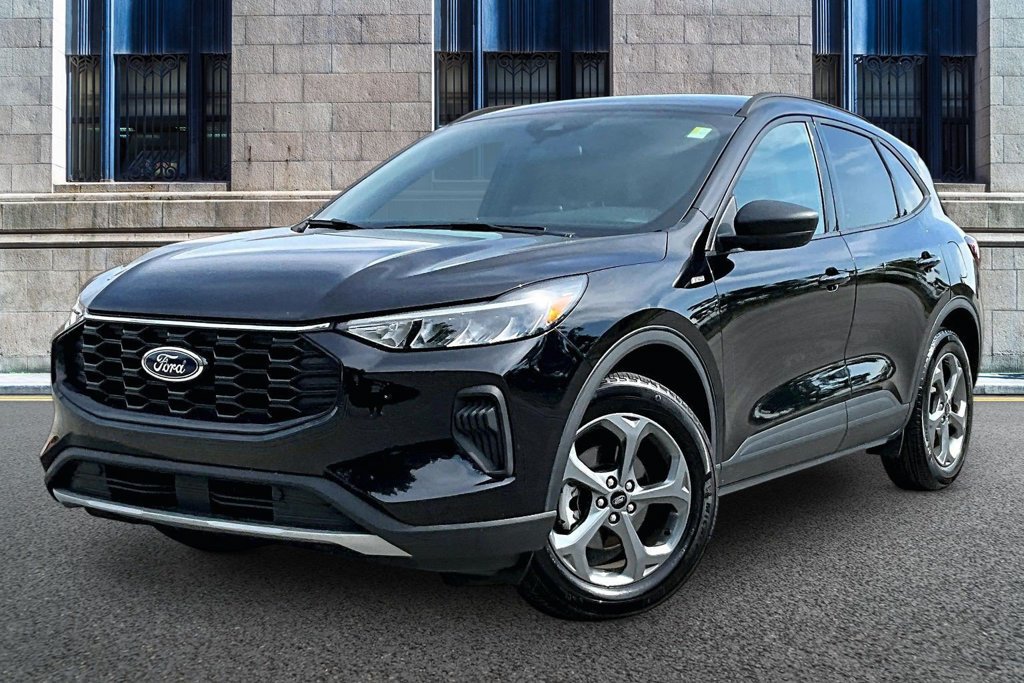 Certified 2025 Ford Escape ST-Line AWD/4WD image 2