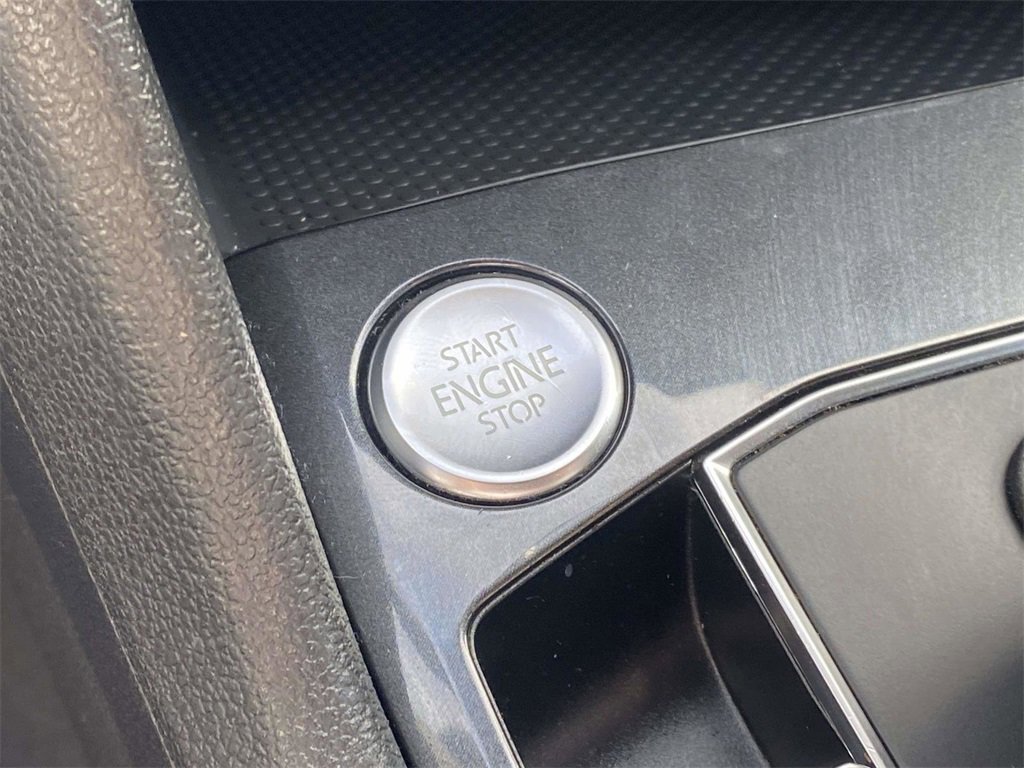 Used 2019 Volkswagen Tiguan SE image 22