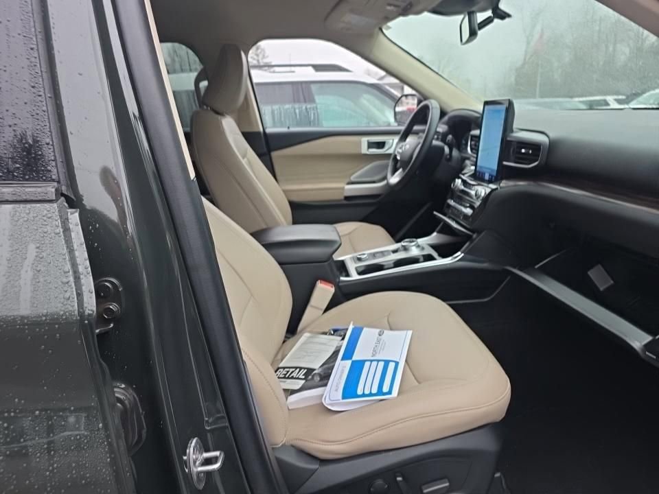 Certified 2023 Ford Explorer Limited w/ Limited Technology Package AWD/4WD image 8
