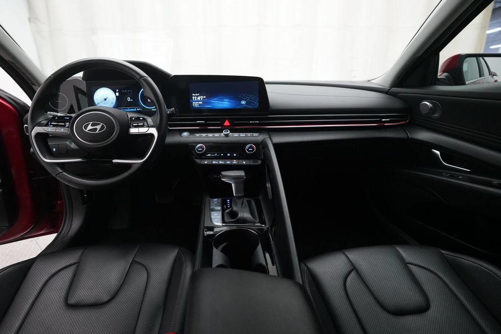 Used 2025 Hyundai Elantra Limited FWD image 5